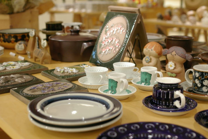 リサラーソン陶製オブジェとARABIA食器のビンテージ品や、フィンランド