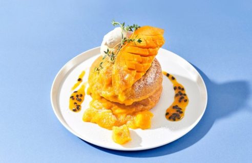【まるごとフルーツフェア】まるごとマンゴーとなめらかパッションソースのパンケーキ