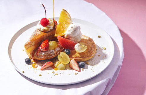 【春のデザートフェア】イタリアン“プリンアラモード”のパンケーキ　キャラメルソース