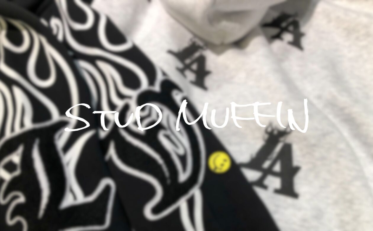 【STUD MUFFIN / スタッド マフィン】”LA LETTERED BIG PARKA”