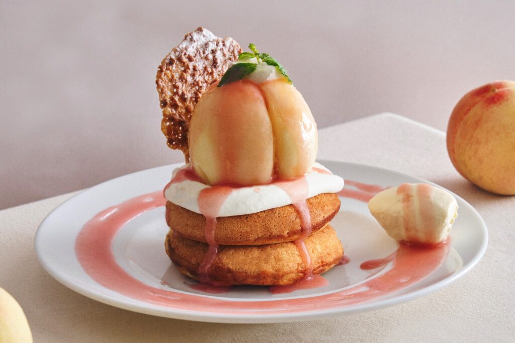 おいしくって、安心、安全！福島県産白桃を贅沢に使用したパンケーキ！