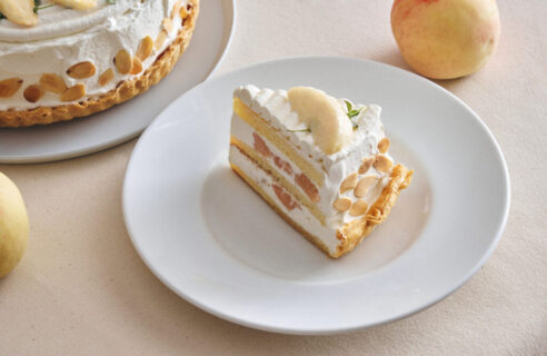 “岡山白桃”コンポートのやさしい甘さがクリームとマッチ。