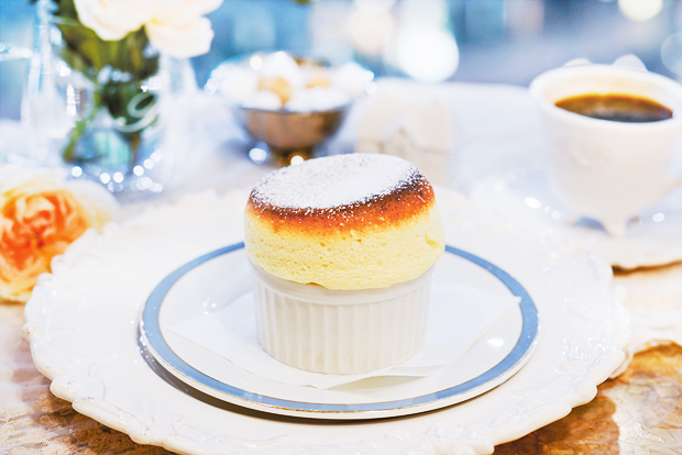 Soufflé au fromage フランスの温かいチーズケーキ