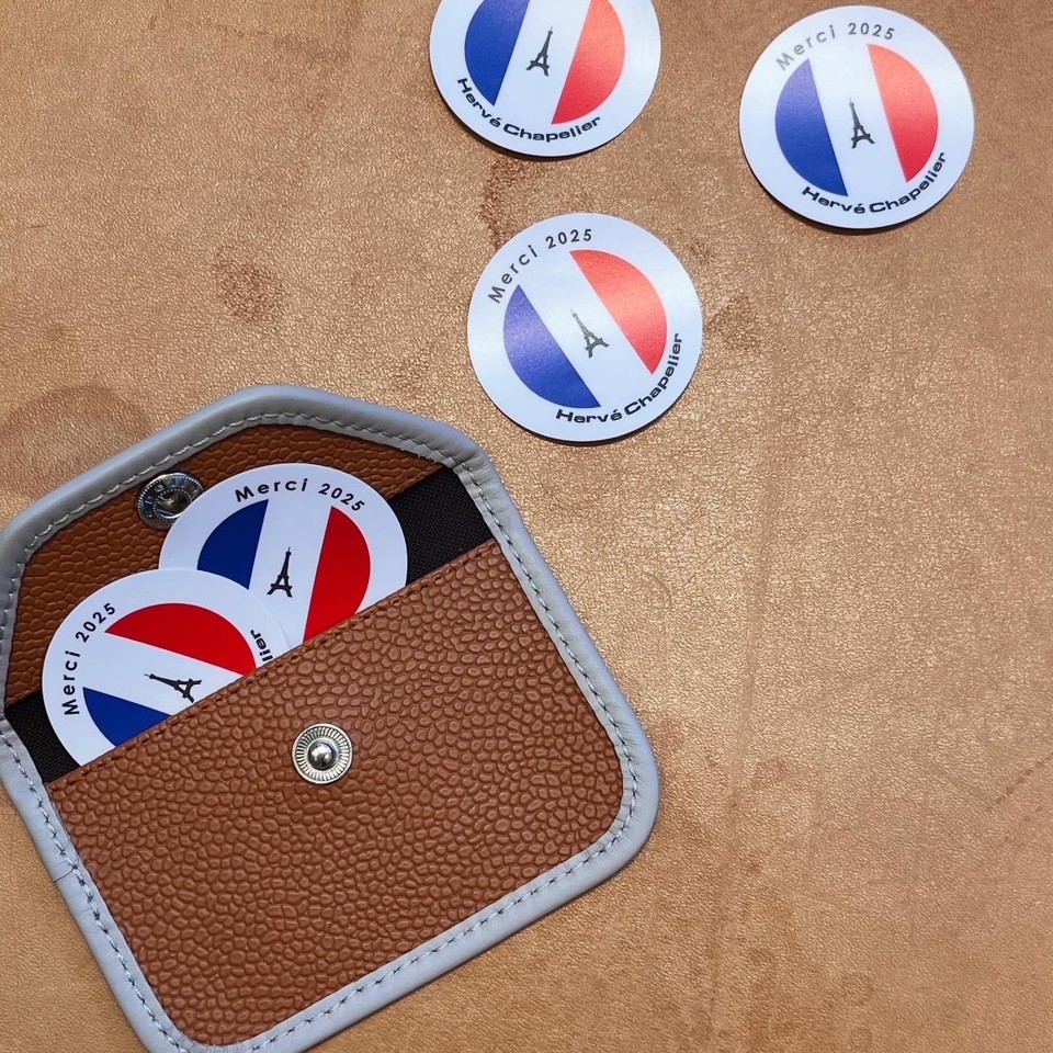 福岡店11周年記念　オリジナルステッカープレゼント