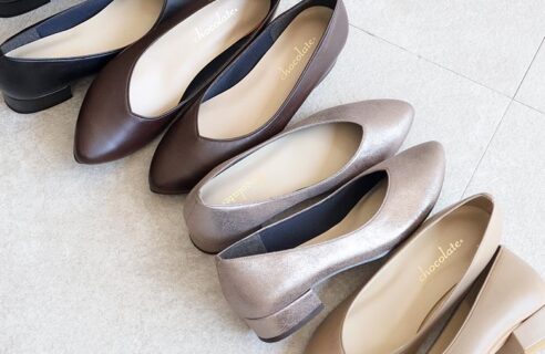 Vカットパンプス