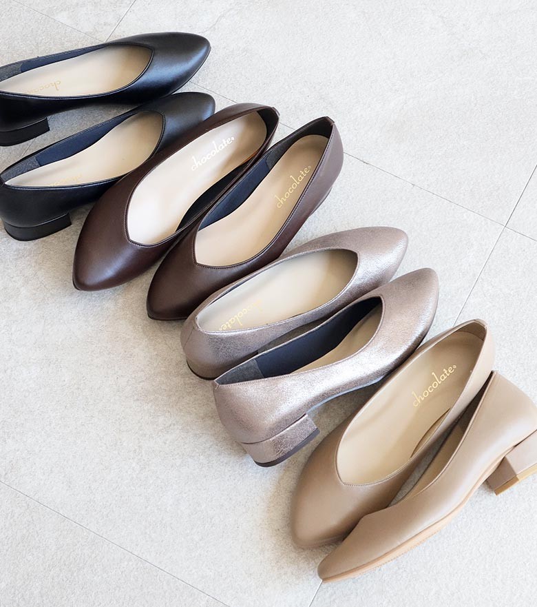 Vカットパンプス