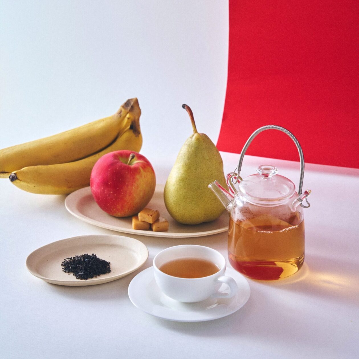 ◆ 華やぐ香り…いまだけの限定ブレンド。「クリスマスティー」とのペアリングできらめくティータイムを。