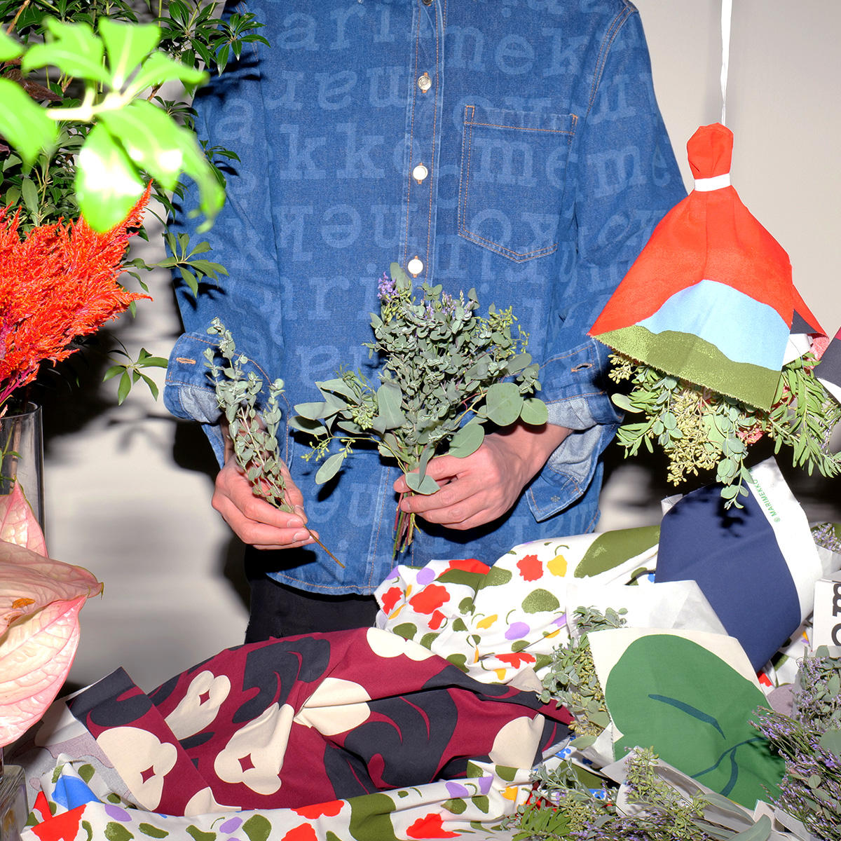 Merry holiday moment – Wrapped with festive joy