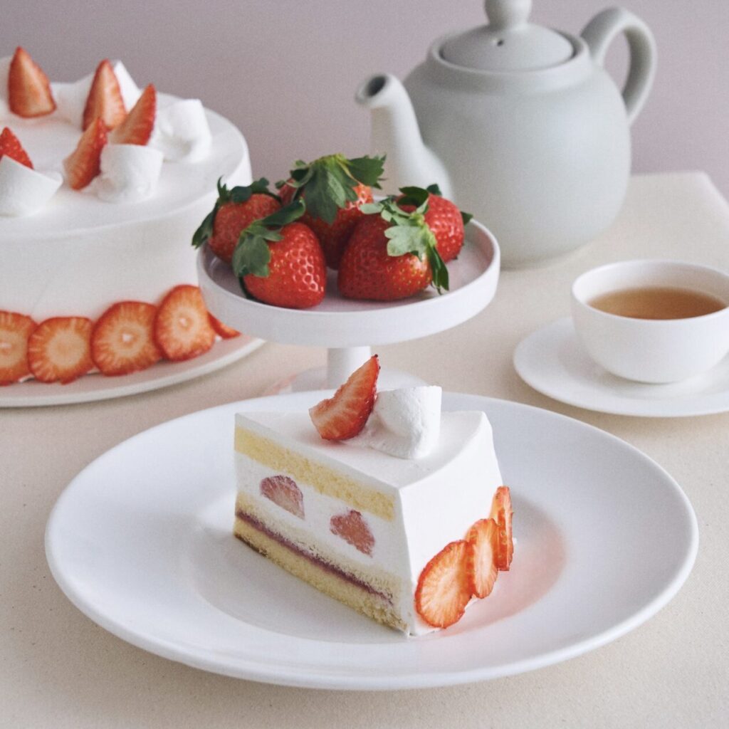 ◆ ふわとろ生クリーム × 絶品いちご、王道いちごショート。