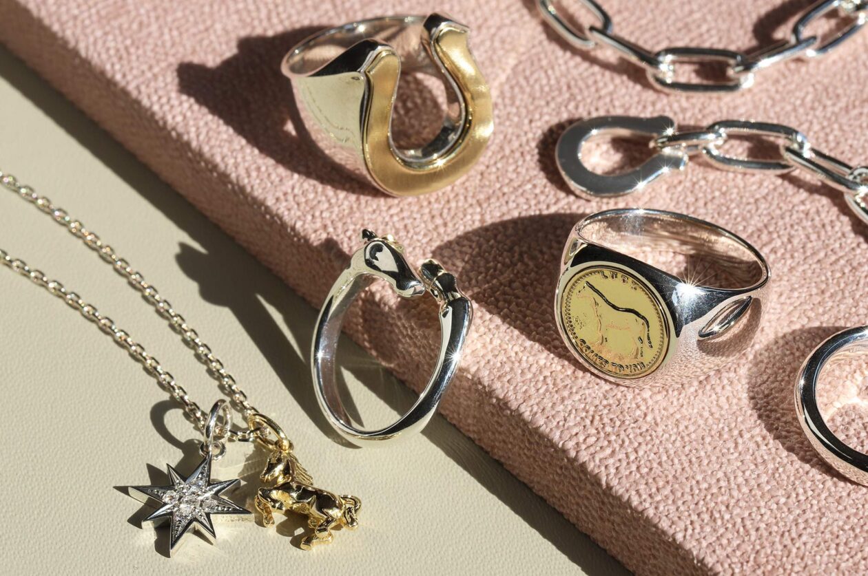 意味と美しさを纏う馬モチーフジュエリー