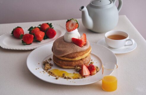 【2月限定】季節を味わう月替わりパンケーキ「いちごとアールグレイショコラのバレンタインパンケーキ」が登場！