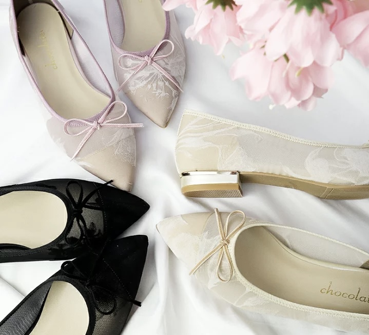 ポインテッドトゥレースチュールパンプス