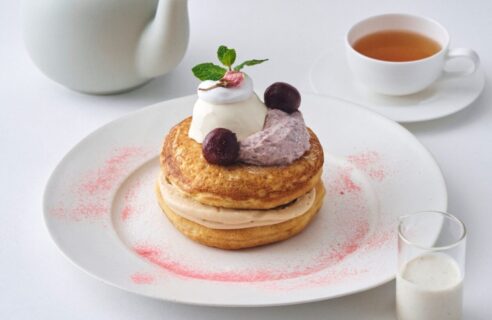 【3月限定】季節を味わう月替わりパンケーキ「チェリーと桜クリームのお花見パンケーキ」が登場！