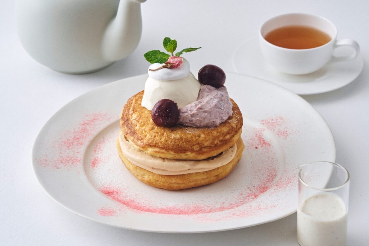 【3月限定】季節を味わう月替わりパンケーキ「チェリーと桜クリームのお花見パンケーキ」が登場！