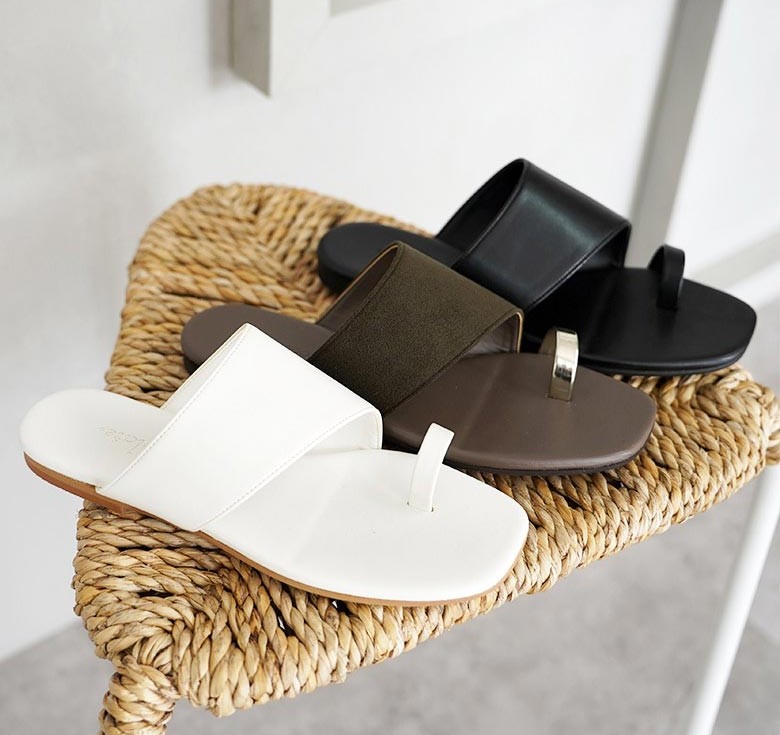 フラットサンダル