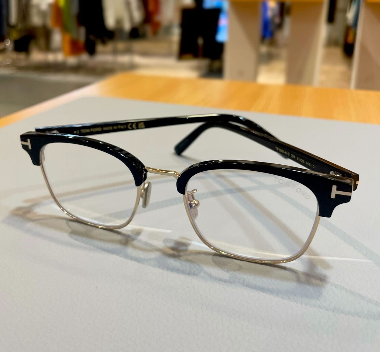 ～TOM FORDサーモントブロー入荷～