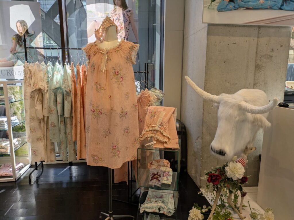 IKUKO ローンリップル花柄プリントナイティ