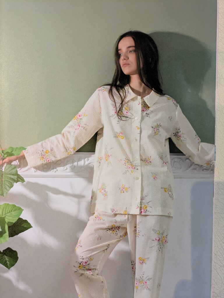 ローンリップル花柄プリントのパジャマ
